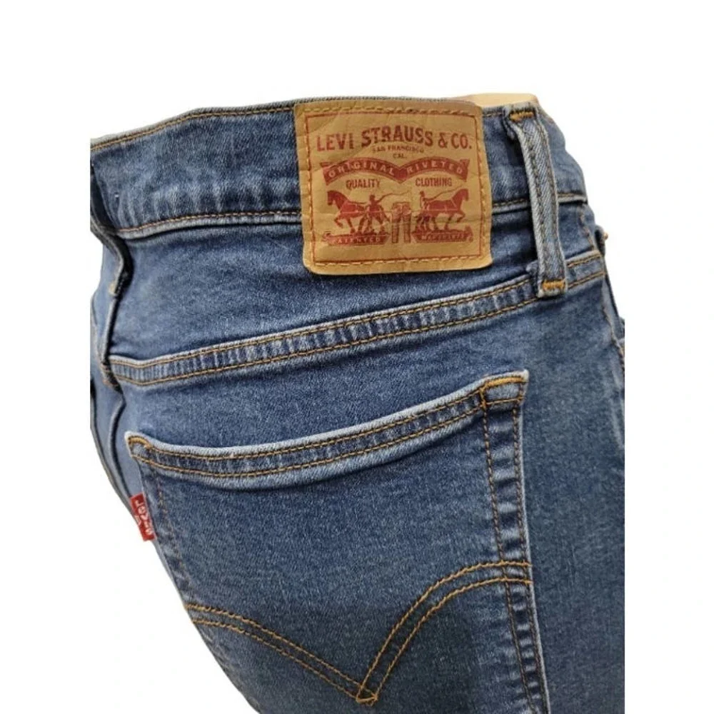 Levi's Wedgie Skinny Medium Wash Blue Jeans‎ Size 32